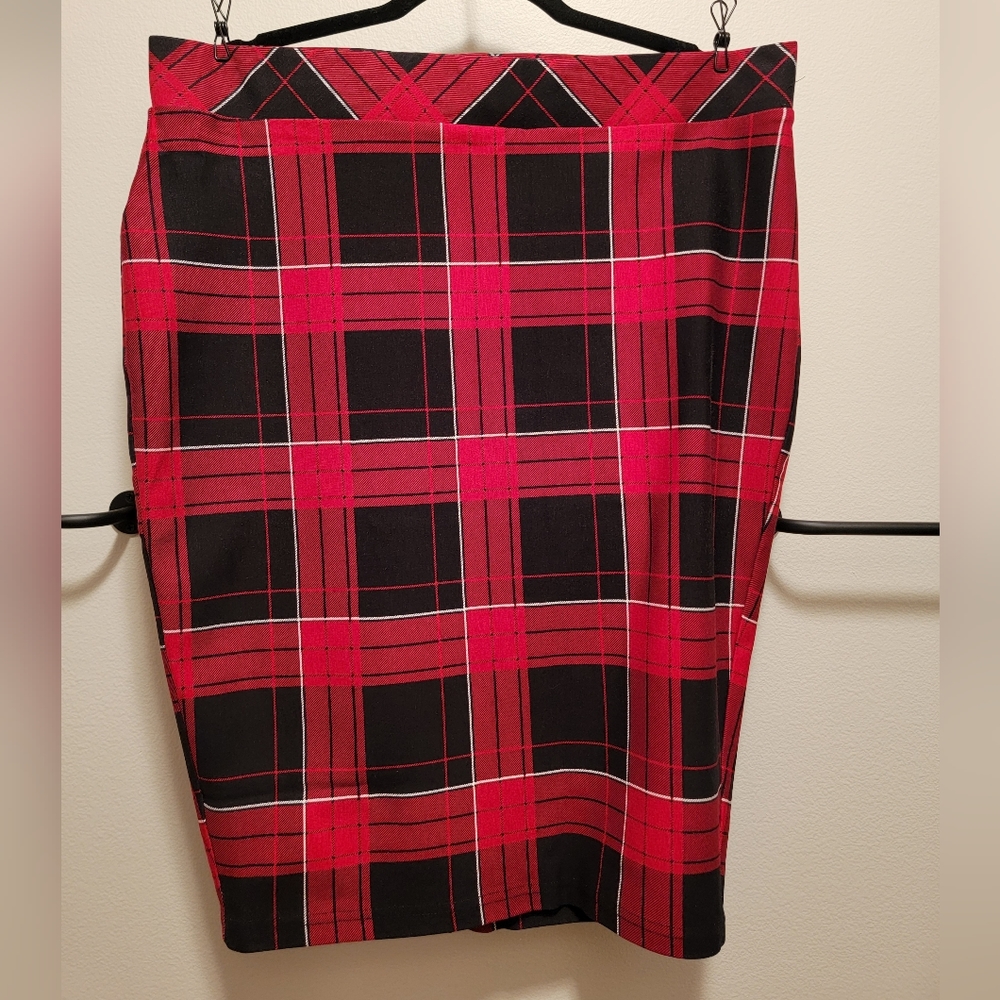 Plaid pencil skirt